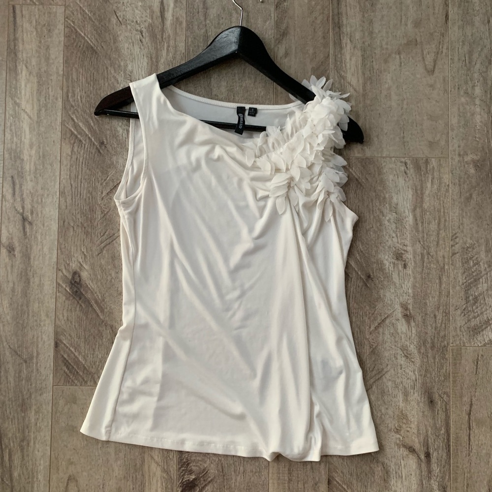 Off white tank  blouse with decal on shoulder.
